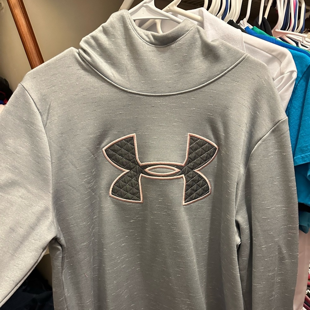 Under armour sweatshirt